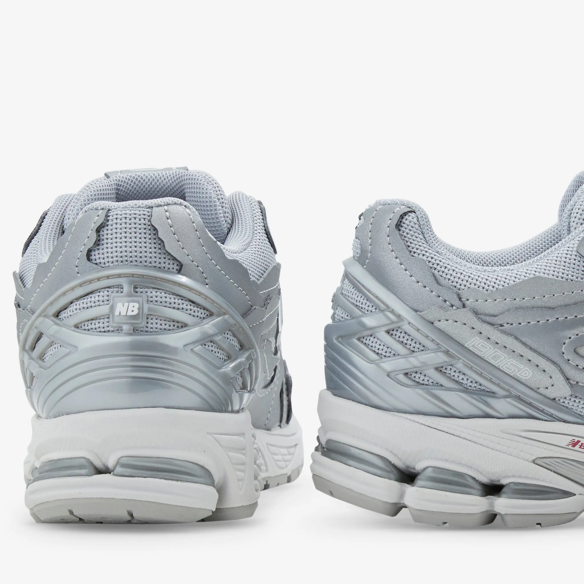 1906D Silver Metallic | White | Crimson