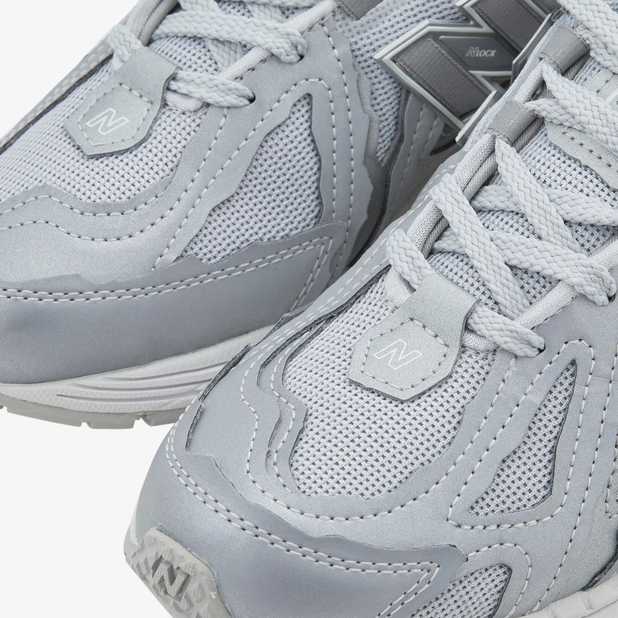 1906D Silver Metallic | White | Crimson