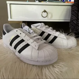 Adidas Superstar Athletic Shoe - Big Kid - White Black Size 5.5 NWT