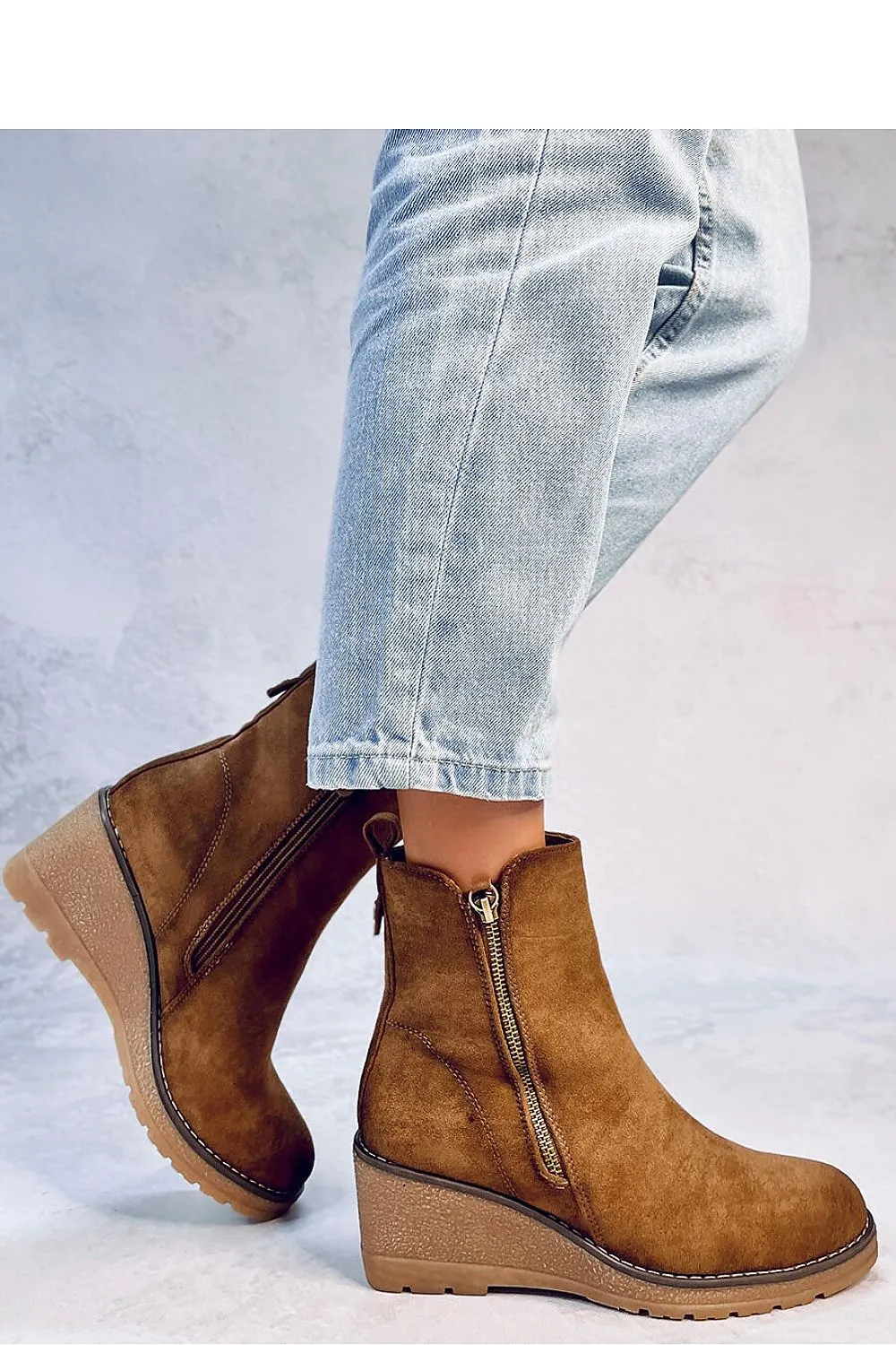 Buskin boots