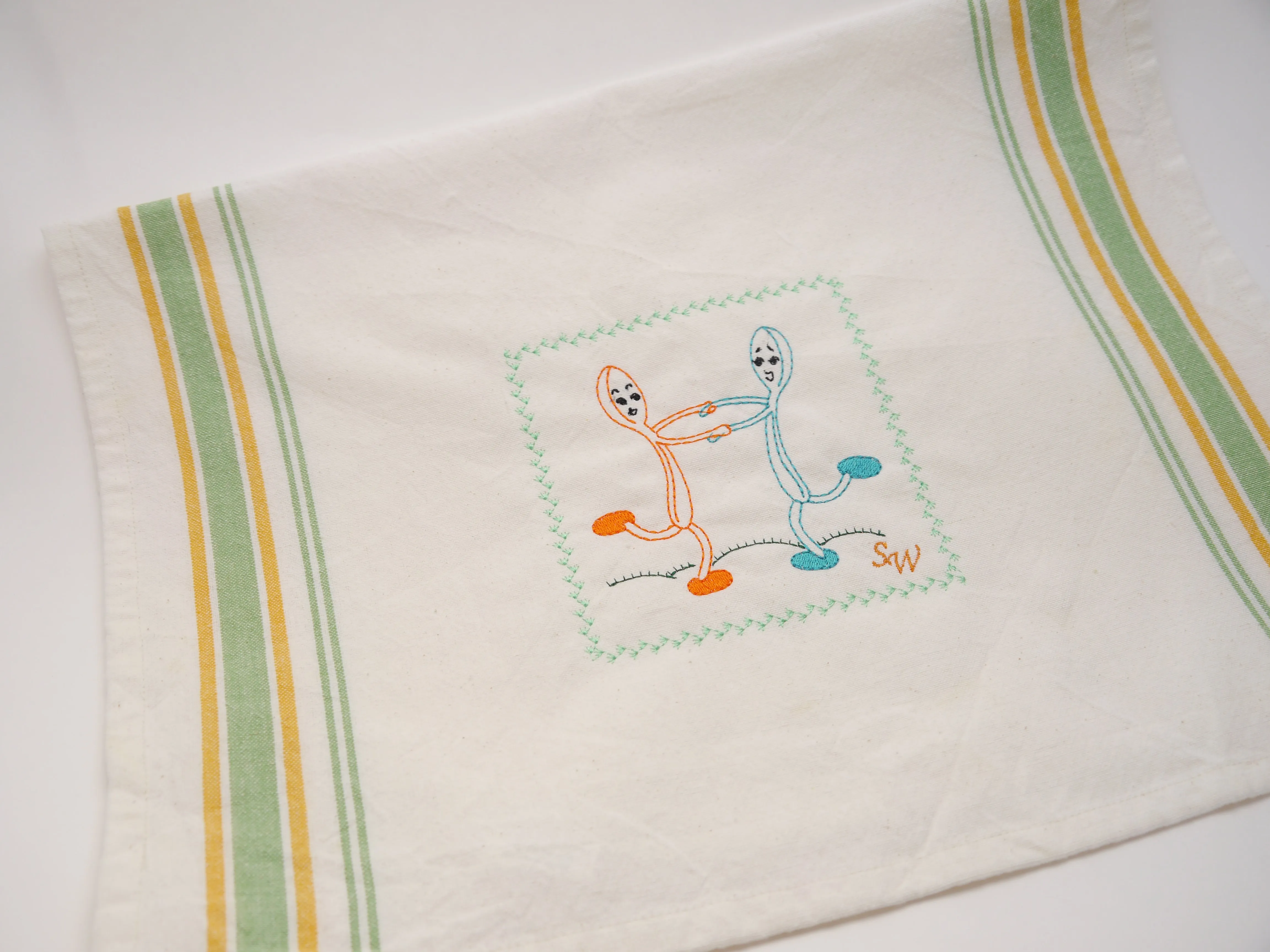 Embroidered Vintage Style Kitchen Towel with Dancing Spoons | stitchywoman.net