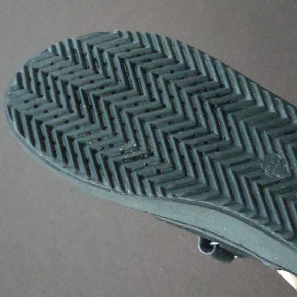 Geox Respira girls Hi Top Athletic Shoe