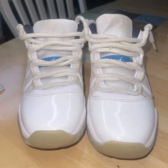 Jordan 11 lows size 4Y GREAT CONDITION