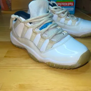 Jordan 11 lows size 4Y GREAT CONDITION