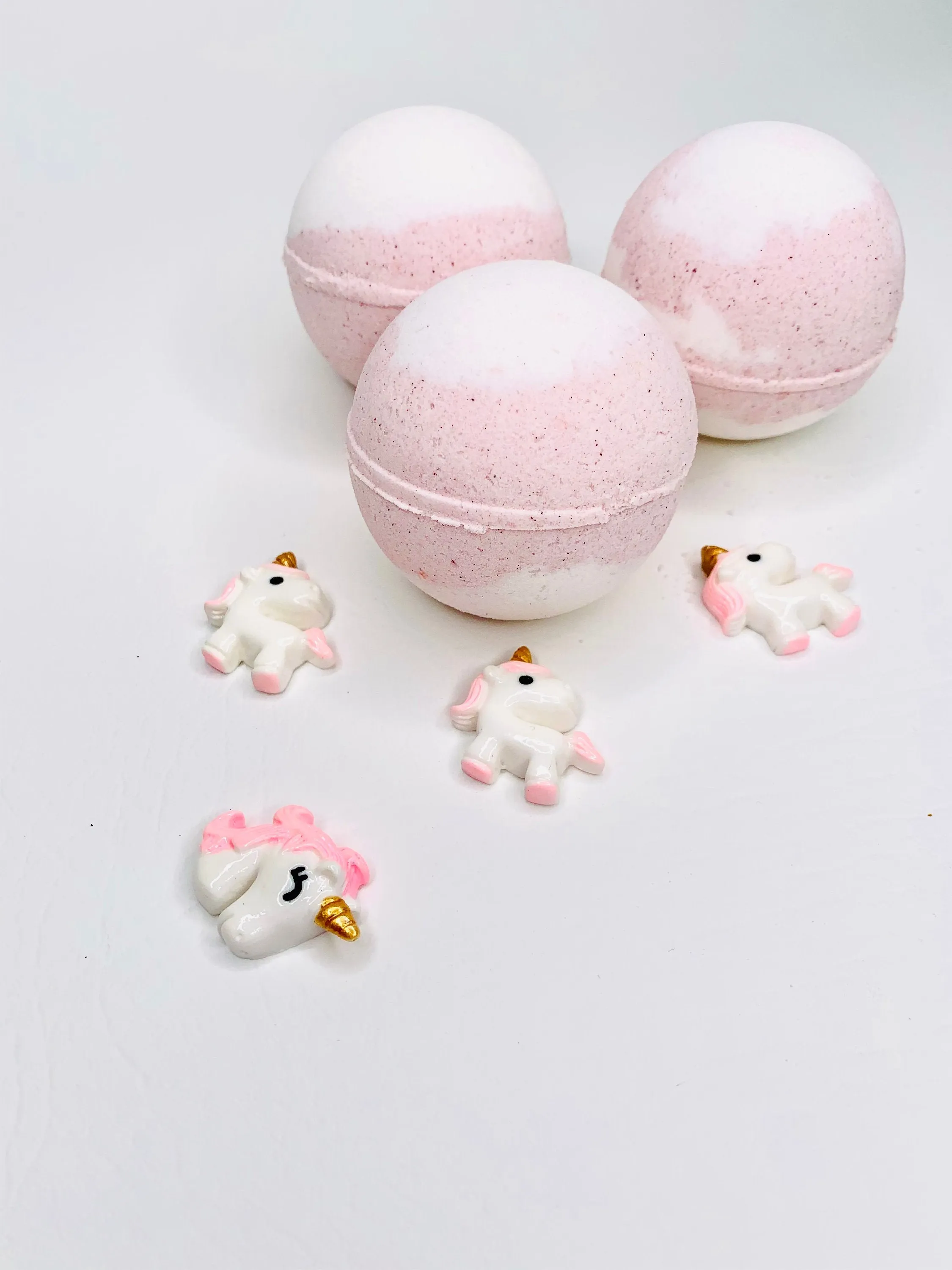Kids Surprise Bath bomb with unicorn toy
