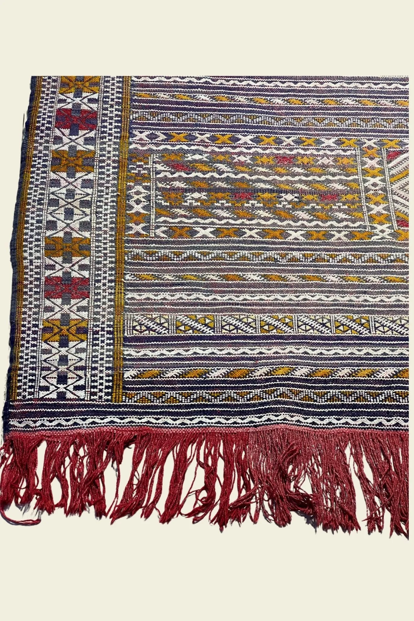Moroccan area rug from Tifelt, Vegetable silk fabric, 5'4" x 7'0" or 162 cm x 213 cm