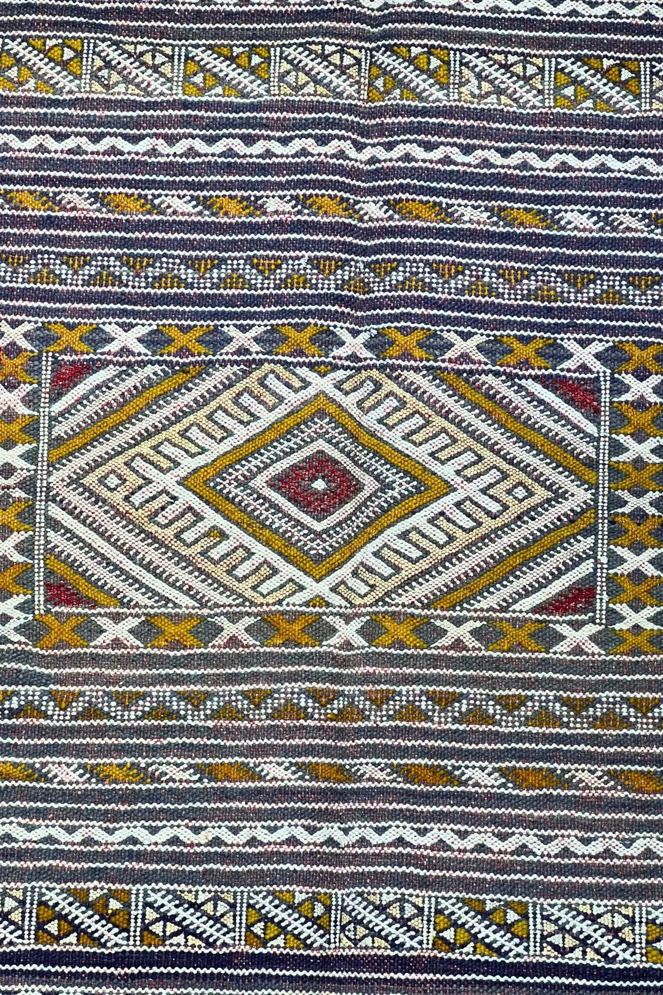 Moroccan area rug from Tifelt, Vegetable silk fabric, 5'4" x 7'0" or 162 cm x 213 cm