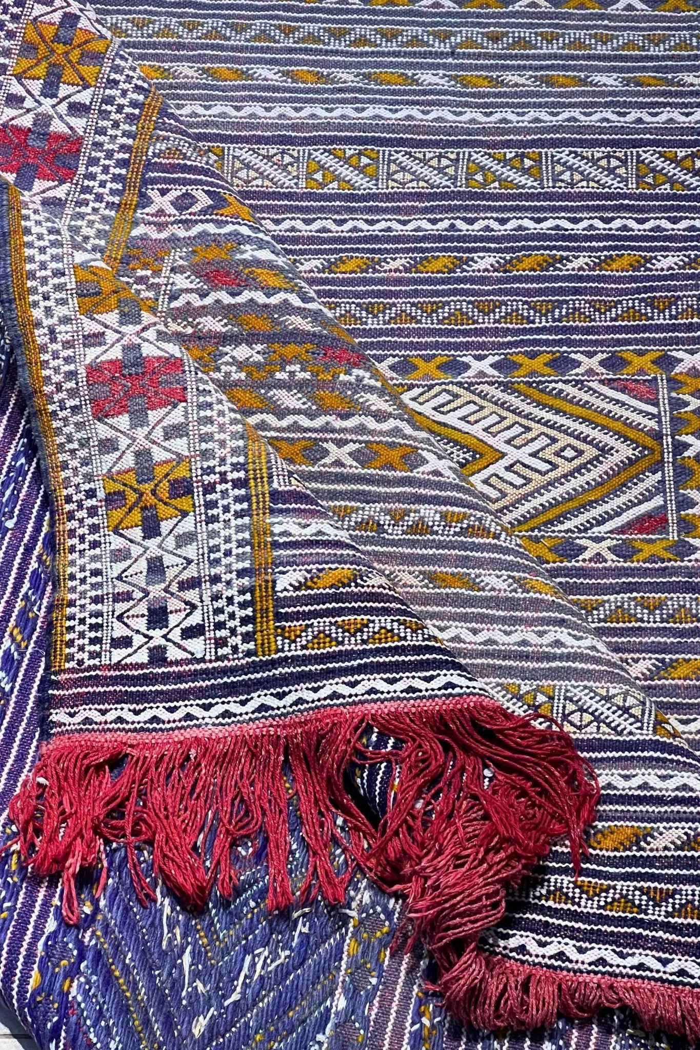 Moroccan area rug from Tifelt, Vegetable silk fabric, 5'4" x 7'0" or 162 cm x 213 cm