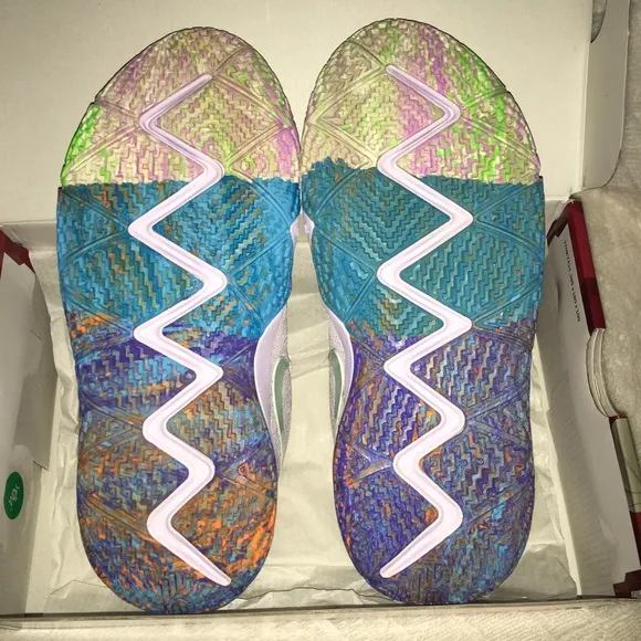 Nike KYRIE 4 90s (Multicolor) Boys Size: 4.5 (NIB)