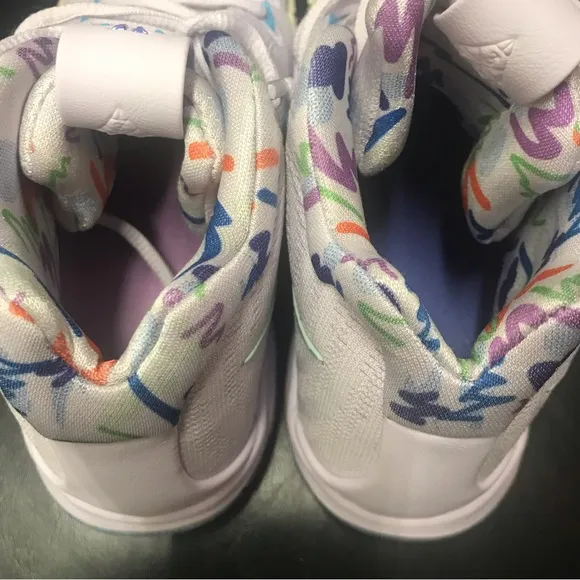 Nike KYRIE 4 90s (Multicolor) Boys Size: 4.5 (NIB)