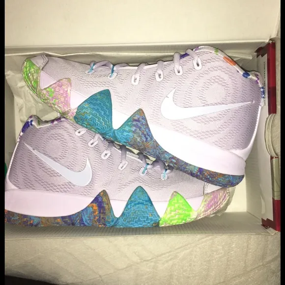 Nike KYRIE 4 90s (Multicolor) Boys Size: 4.5 (NIB)