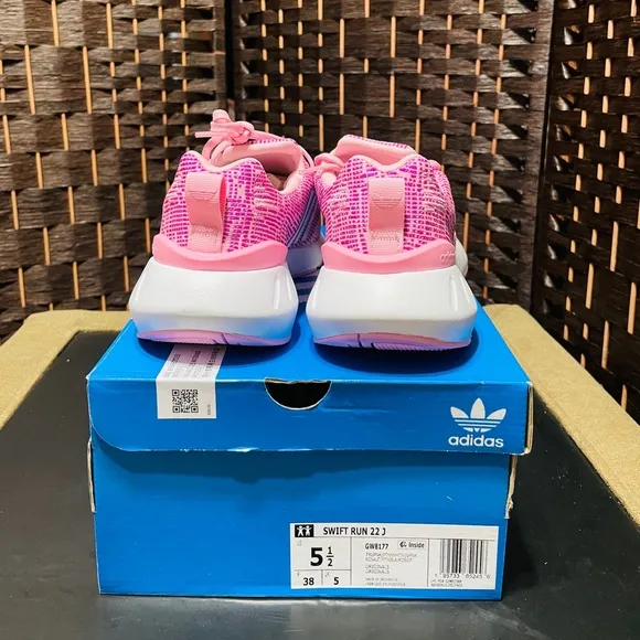 NWT Kids' Swift Run US 5.5 Big Kid / True Pink / White (#A8)