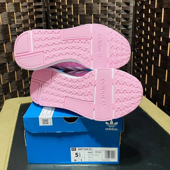 NWT Kids' Swift Run US 5.5 Big Kid / True Pink / White (#A8)