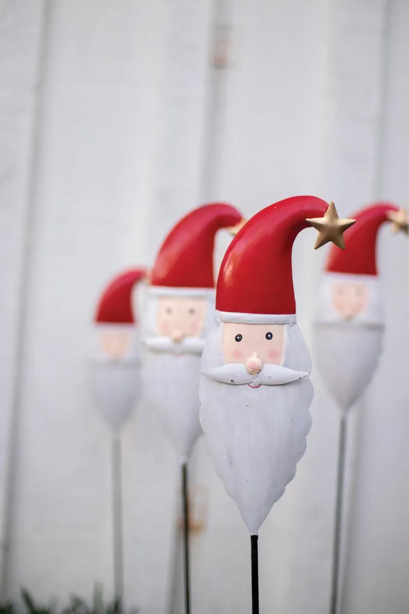 Painted Iron Santa Garden Stake (Pack of 4)