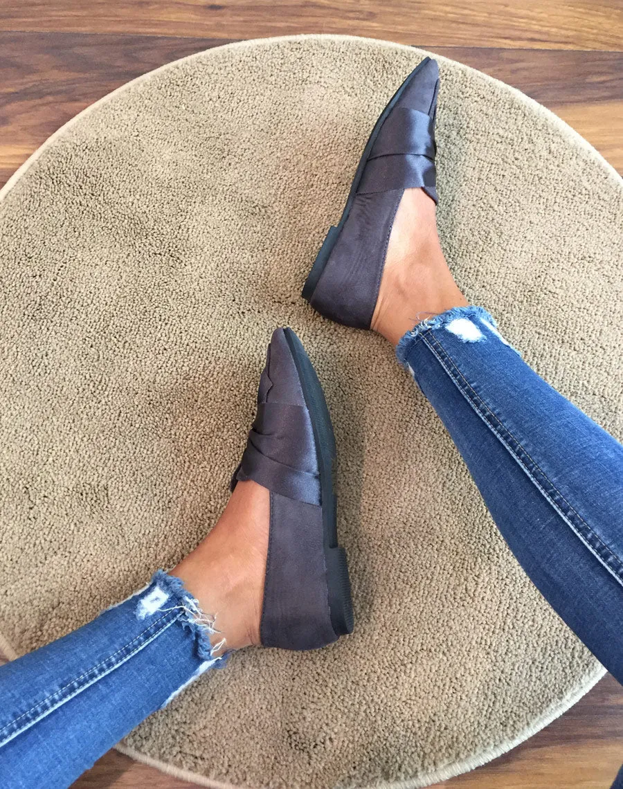 Slippers grises à noeud