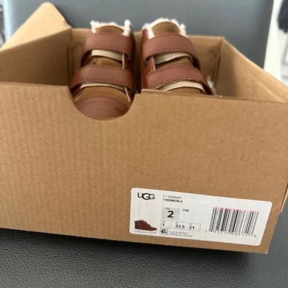 UGG Big Kids' Rennon II Chestnut Size 2 (EU 33.5) with box