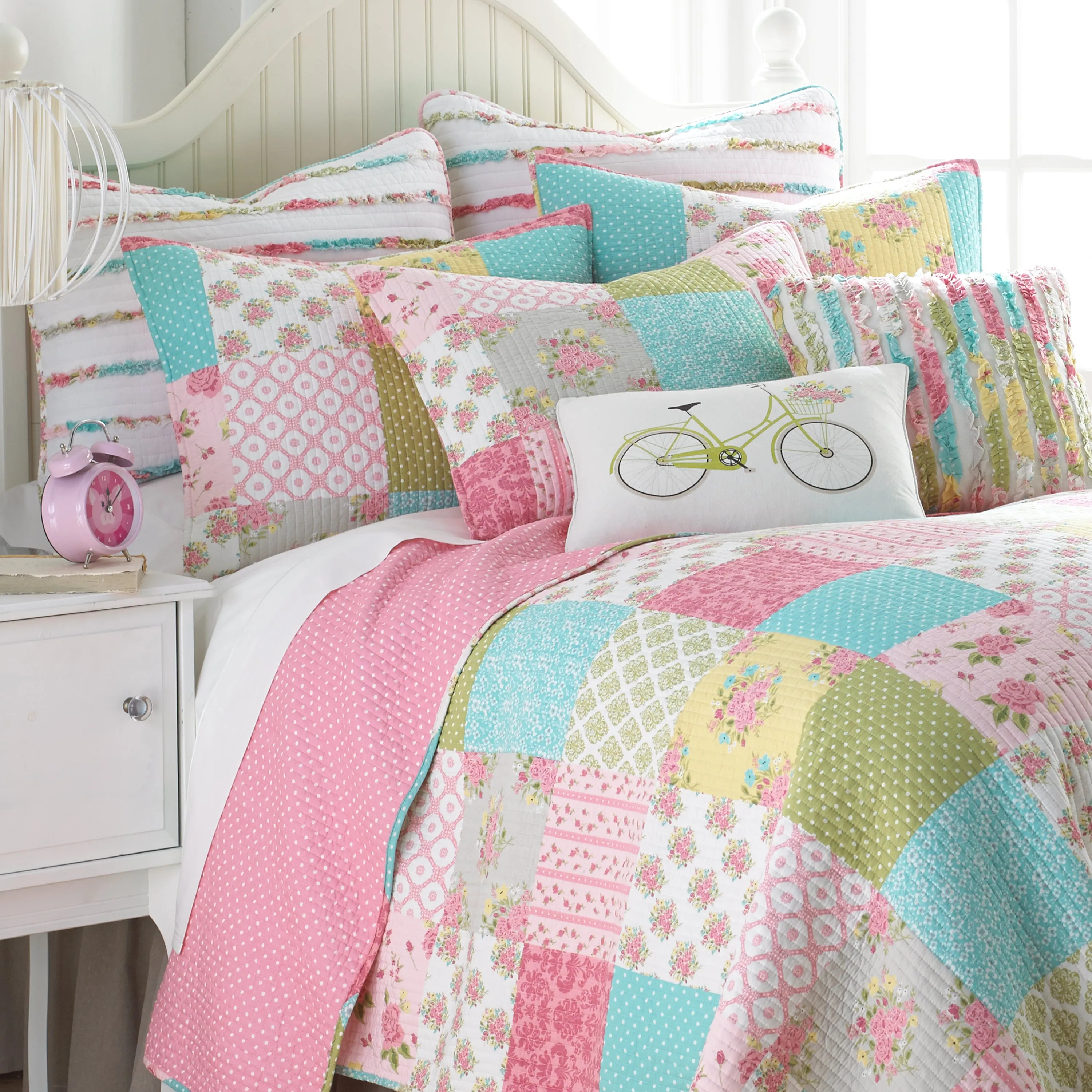Vintage Rose Garden Quilt Set